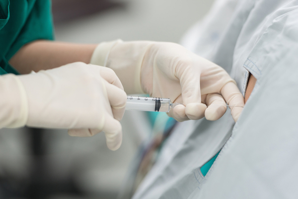 Paciente recibiendo una infiltración