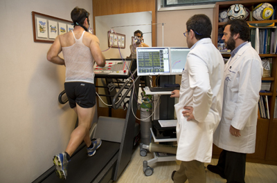 Paciente en un chequeo médico deportivo