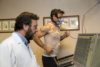 Paciente en una prueba de esfuerzo de un chequeo médico