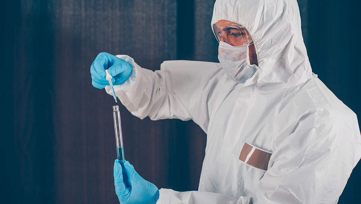 medico-muestra-coronavirus-covid19-teknon-barcelona