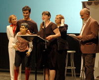 Momento de la entrega de la Beca Educar Menjant a la compañía La Minúscula. Foto: Fundació Jaume Casademont