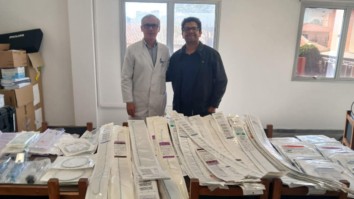 donacion-material-intervenciones-coronarias-Universidad-Nacional -Asuncion