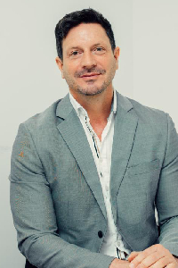DR. EUGENIO PELUFFO