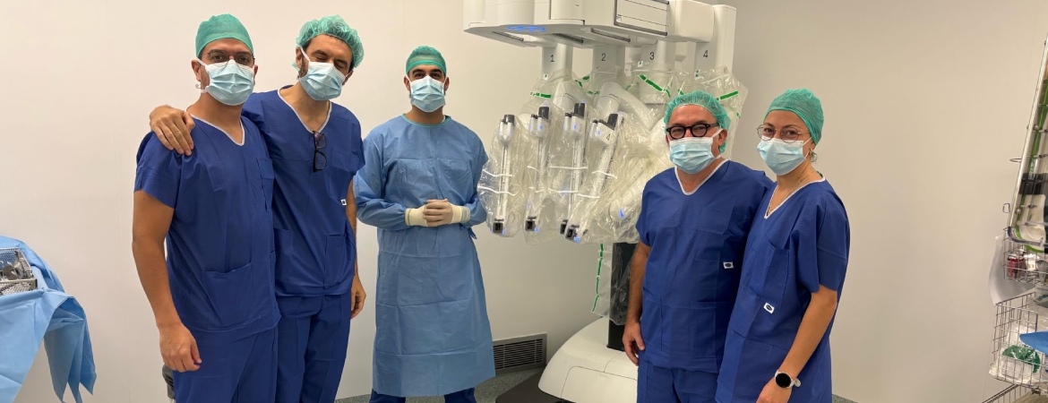 primera-prostatectomia-radical-robotica-extraperitoneal-Da-Vinci-5-Espana
