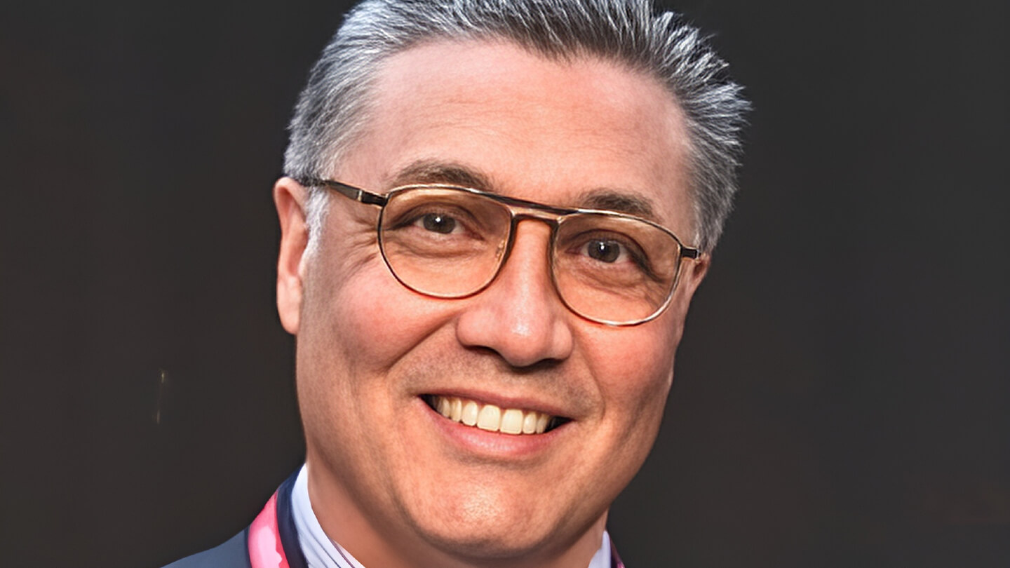 Dr-Carlos-Ramirez-Paesano